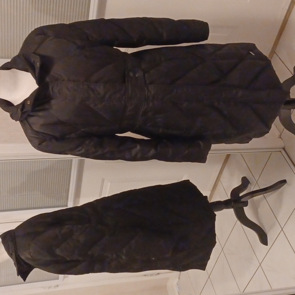 4/$30 Long Black Puffy Jacket - Size Large (Needs Zipper Repair)